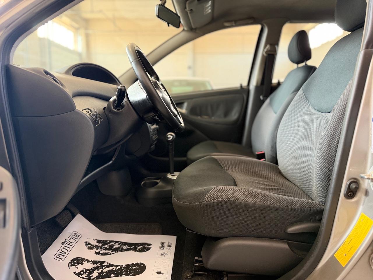 Toyota Yaris 1.3i 16V cat 5 porte Sol AUTOMATICO NEOPATENTATI