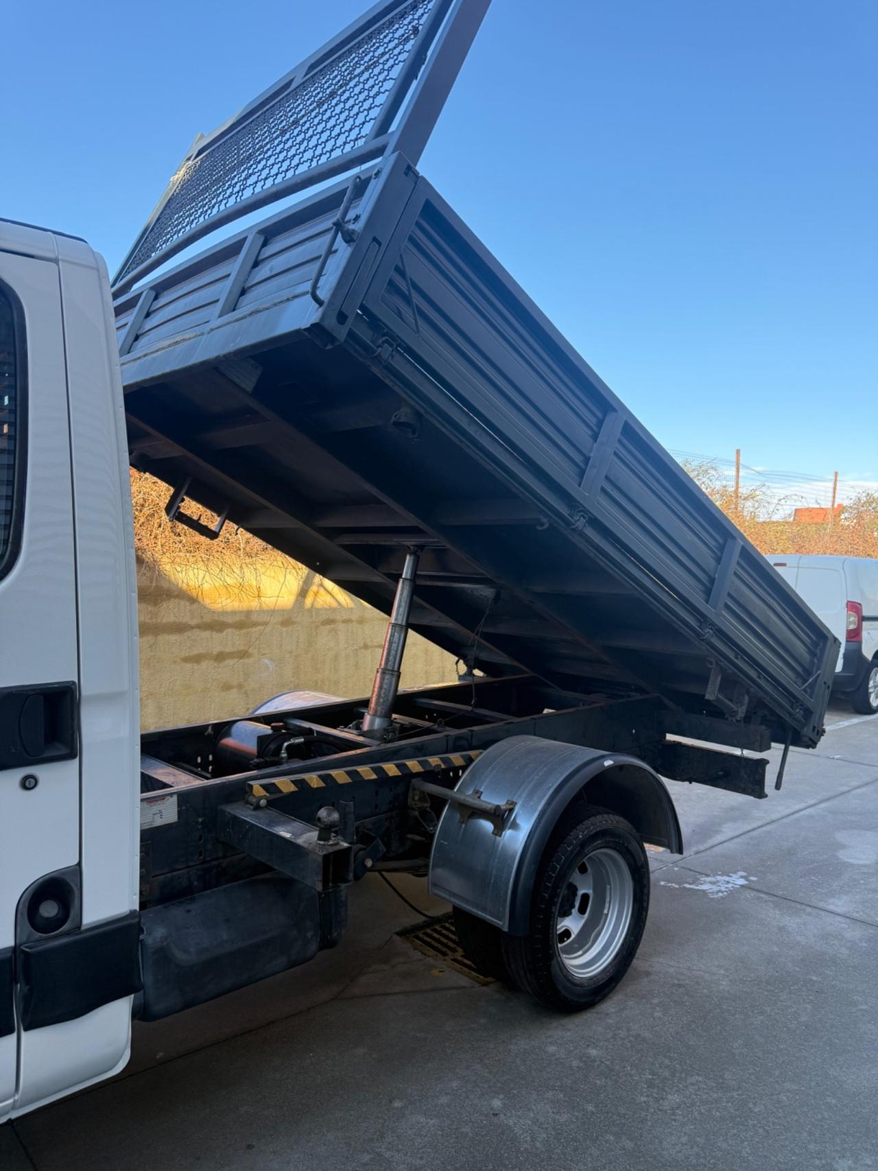 Iveco Daily 35c15 RIBALTABILE TRILATERALE