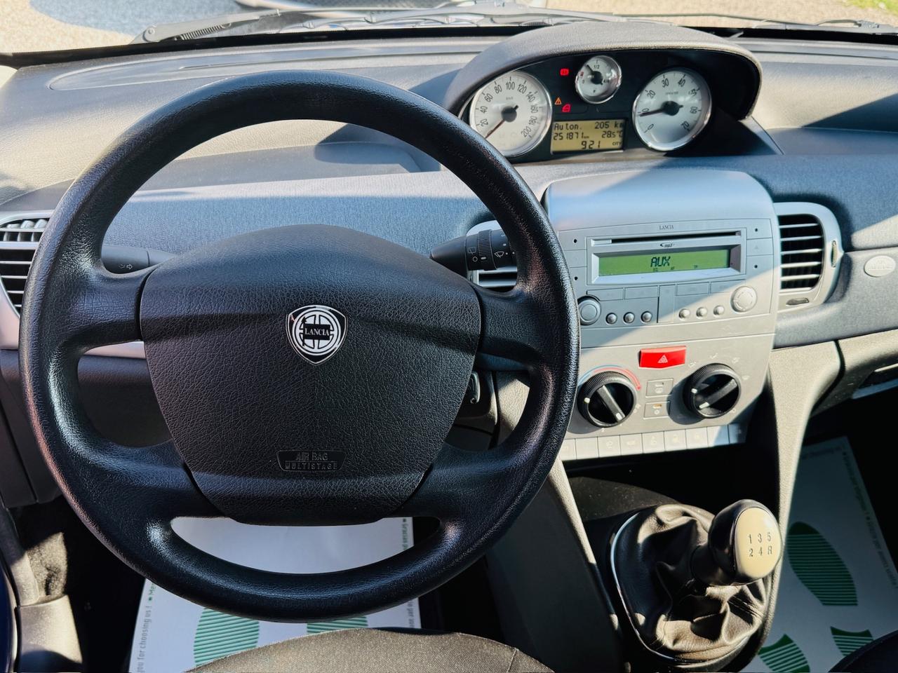 Lancia Ypsilon 1.3 MJT 90 CV Oro Giallo