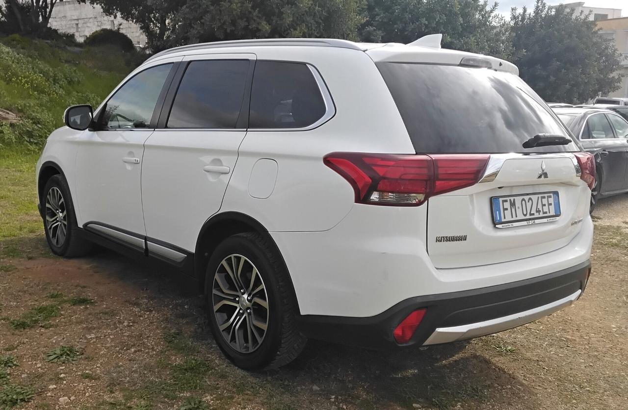 Mitsubishi Outlander 2.2 DI-D 4WD N1 AUTOCARRO