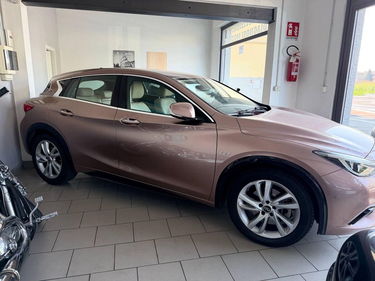 Infiniti Q30 2.2d Premium Tech Gallery White awd 170cv dct