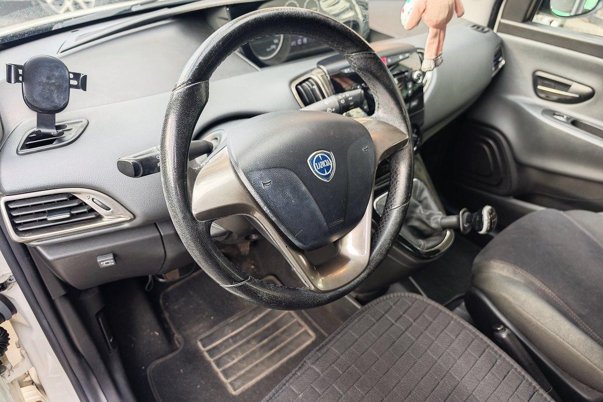 LANCIA Ypsilon 1.2 69 CV 5 porte Gold