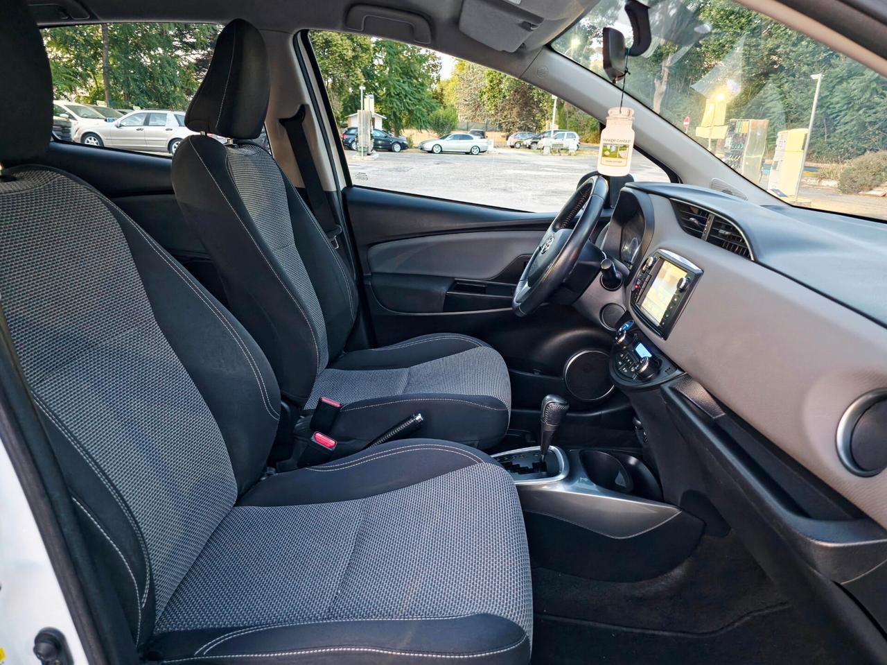 Toyota Yaris 1.5 Hybrid 5 porte Active 2015-E6B Automatico NEO
