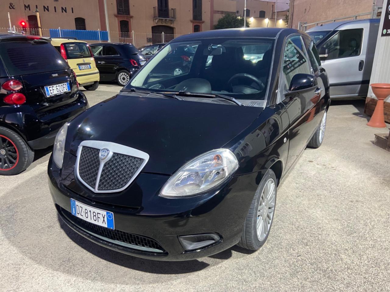 Lancia Ypsilon 1.3 MJT 75 CV Platino