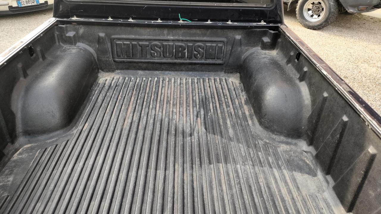 Mitsubishi L200 2.5 TD Double Cab Aut e Gancio