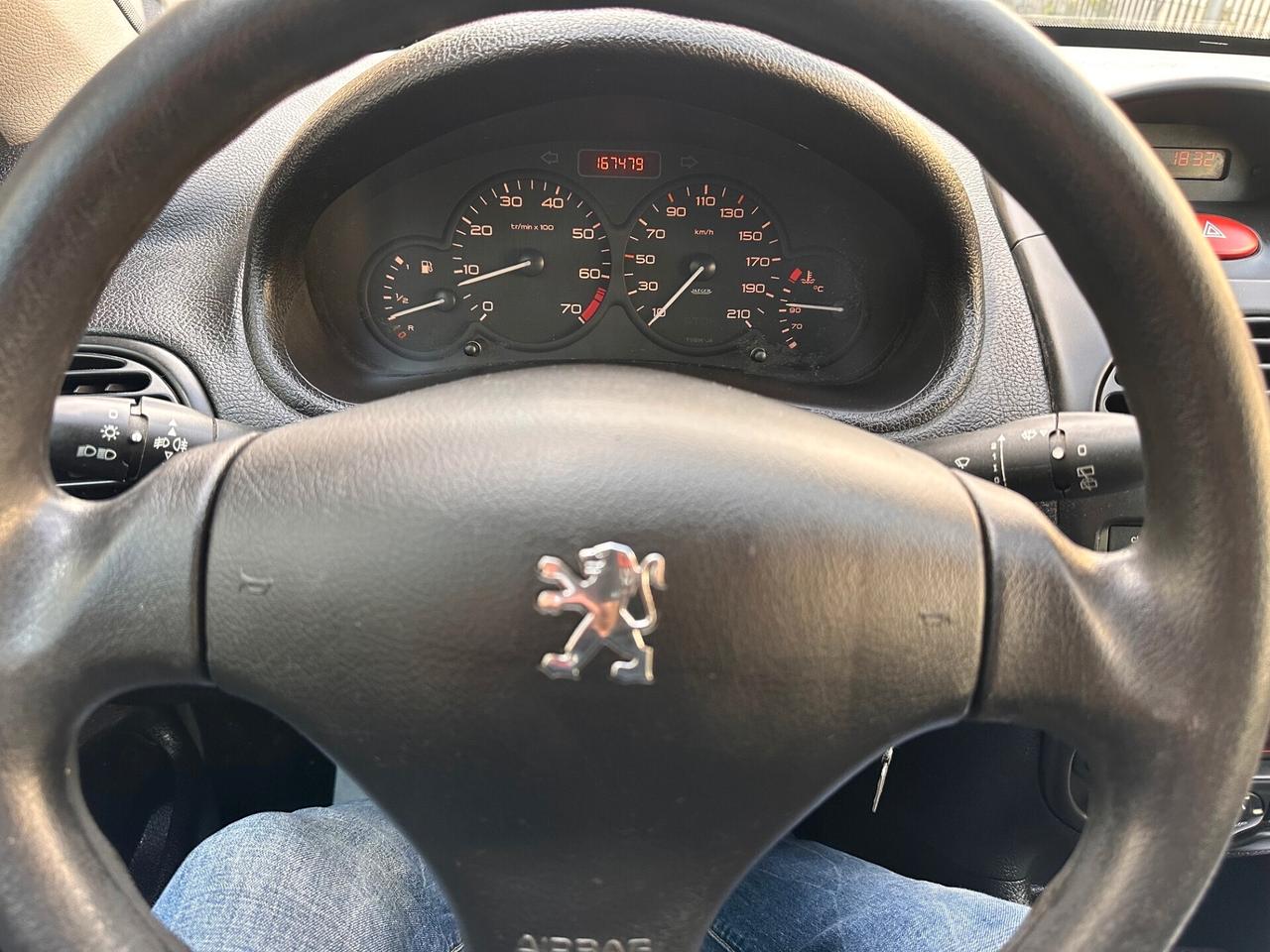 PEUGEOT 206 1.4 BENZINA (ADATTA NEOPATENTATI)