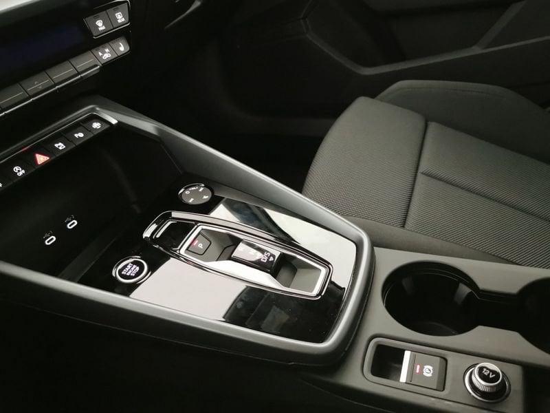 Audi A3 allstreet 2.0 tdi Identity Contrast 150cv s-tronic