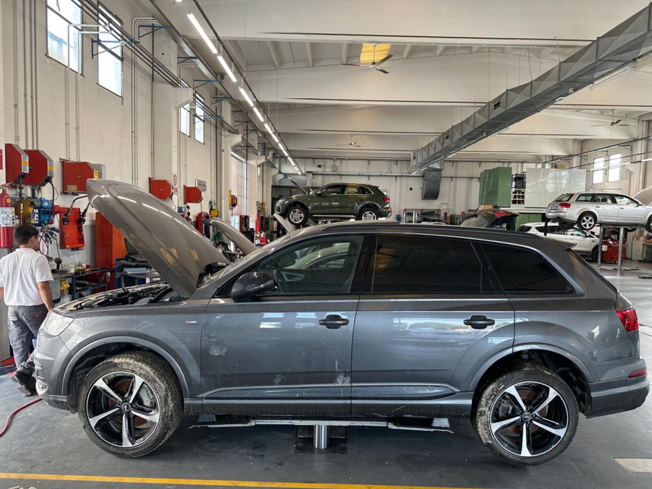 Audi Q7 3.0 TDI 272 CV - ALLUVIONATA RIPARABILE