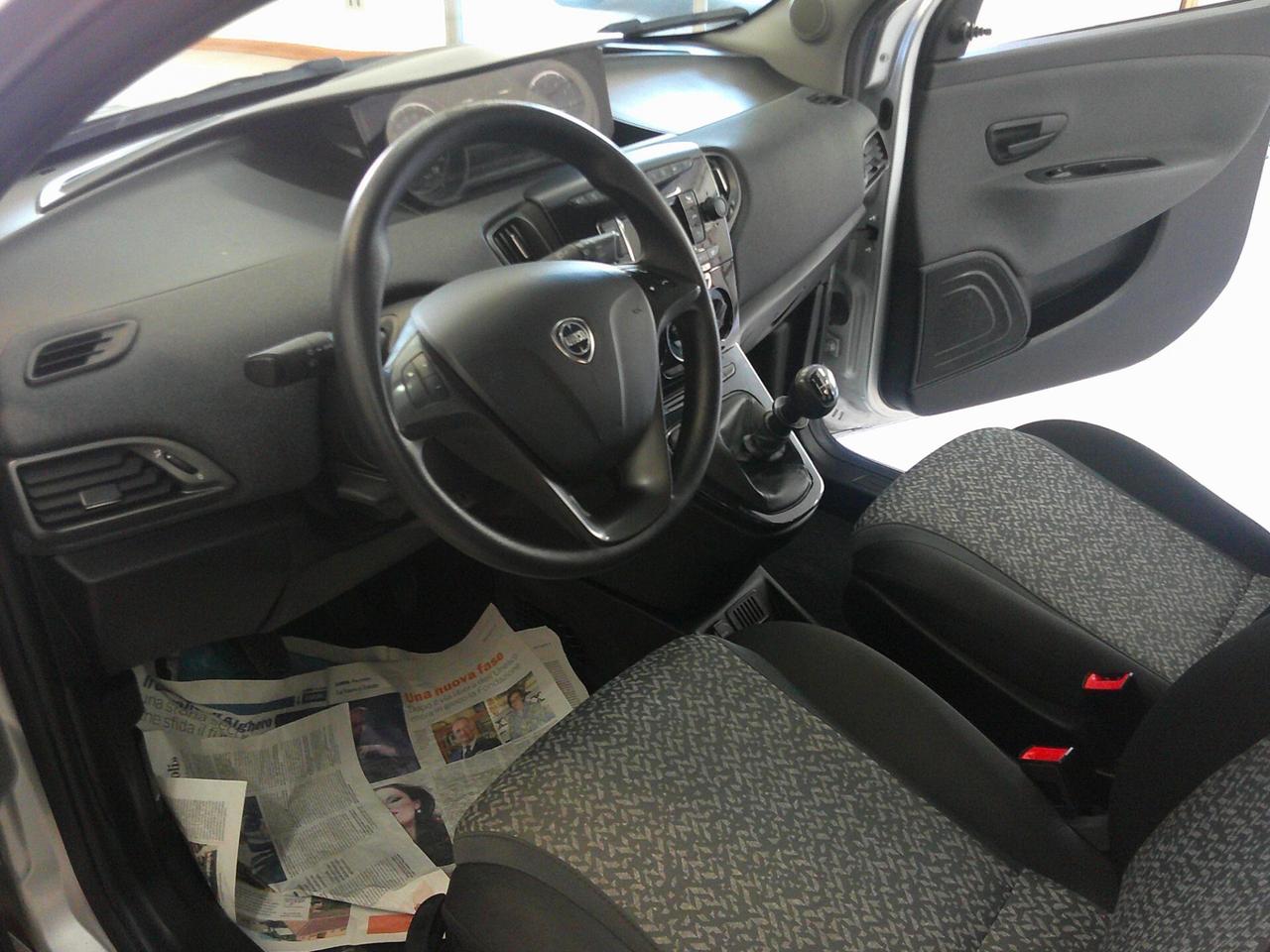 Lancia Ypsilon 1.0 FireFly 5 porte S&S Hybrid Ecochic Silver