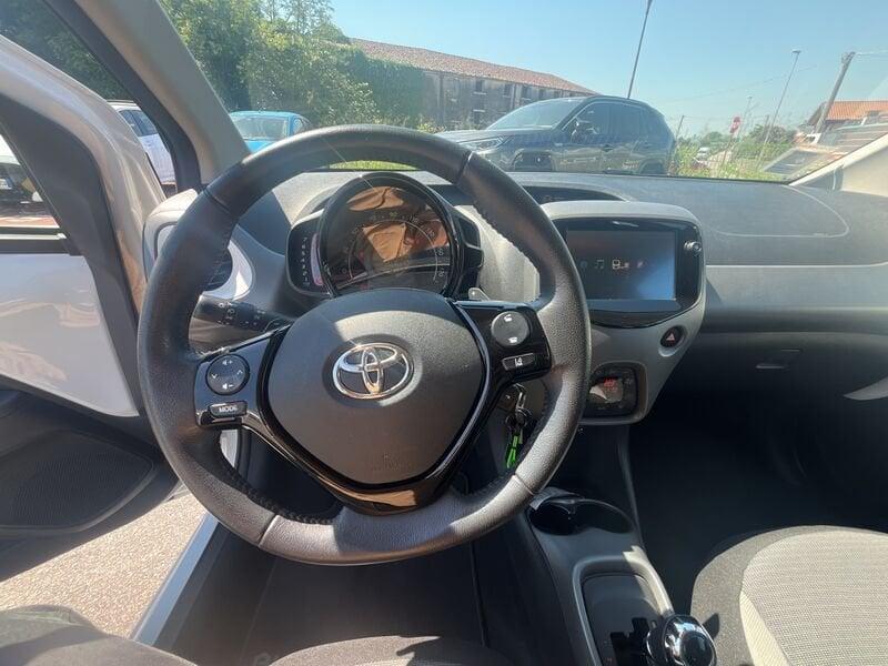 Toyota Aygo Connect 1.0 VVT-i 72 CV 5 porte x-play MMT