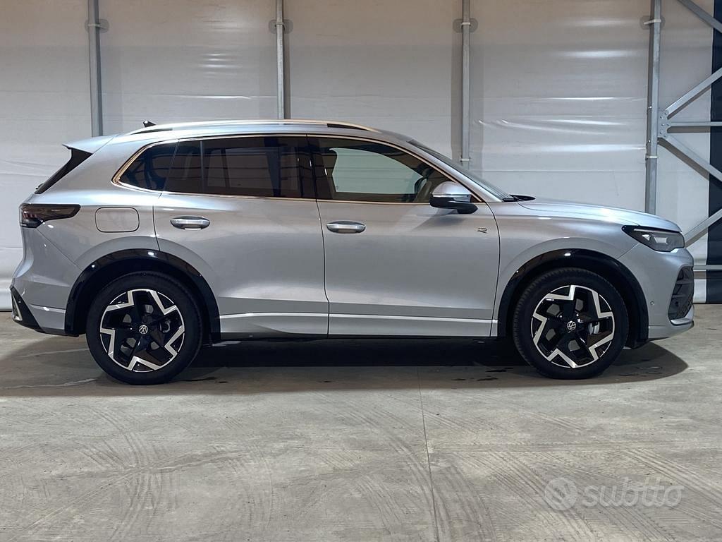Volkswagen Tiguan 2.0 tdi R-Line 150cv dsg