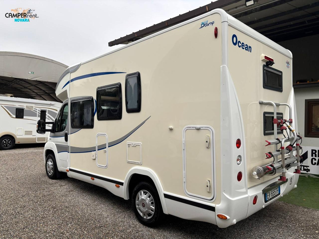 BLUCAMP OCEAN 511 - Semintegrale con letto basculante e letti a castello in coda