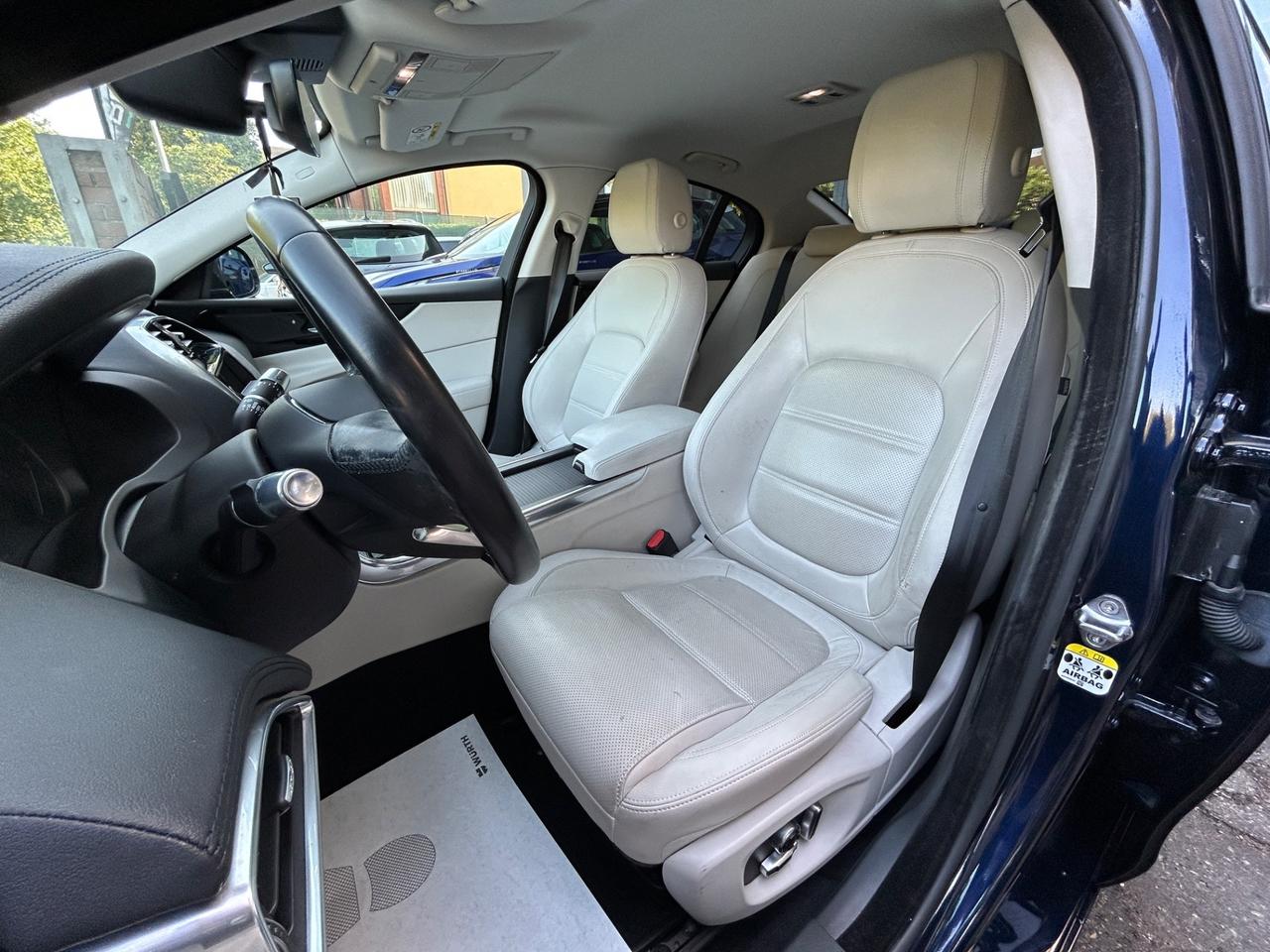 Jaguar XE 2.0 D 180 CV aut. R-Dynamic SE