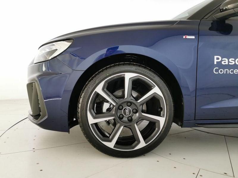 Audi A1 Sportback 30 1.0 tfsi Identity Black 116cv