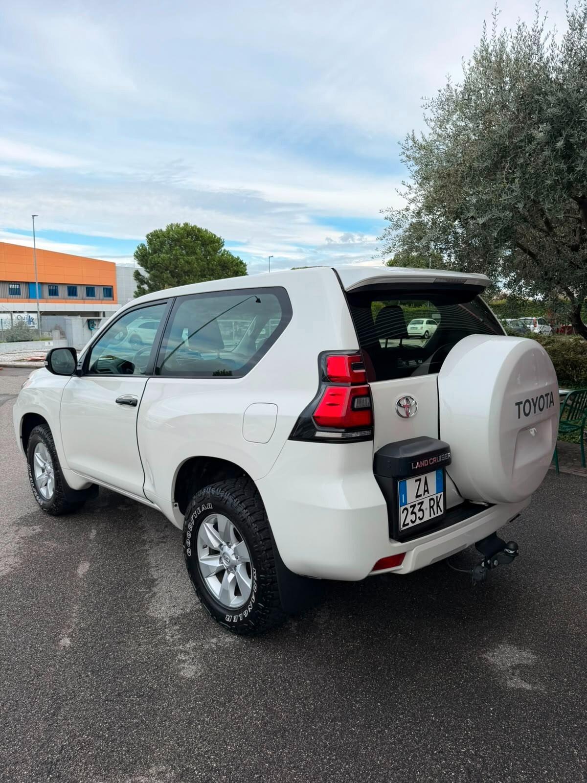 Toyota Land Cruiser 2.8 D4-D 3 porte Active GANCIO TRAINO 4X4 PASSO CORTO