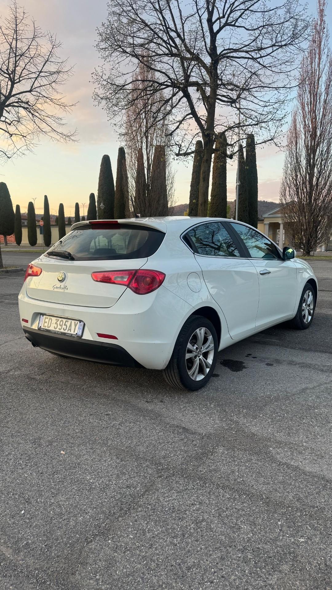 Alfa Romeo Giulietta 1.6 JTDm-2 Distinctive