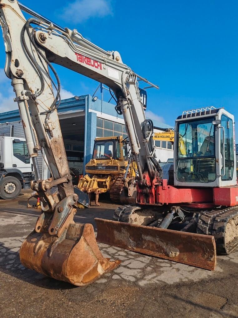 Escavatore 80 q.li marca Takeuchi modello TB180