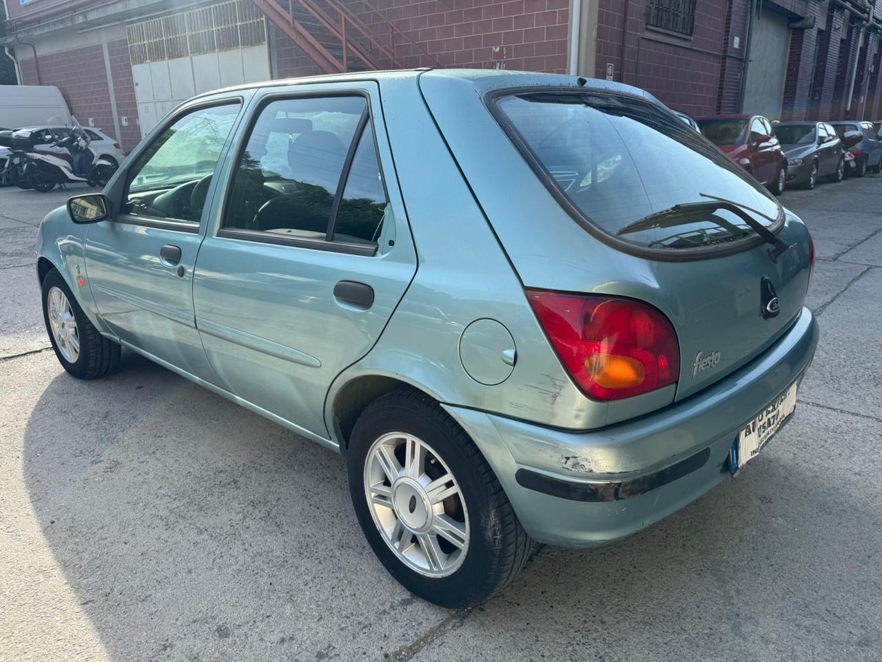 Ford Fiesta 1.2i 16V cat 5 porte Ghia