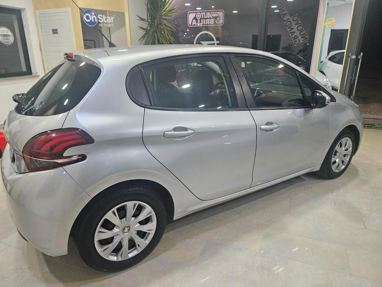 Peugeot 208 PureTech 82 Active 98.000km 2016