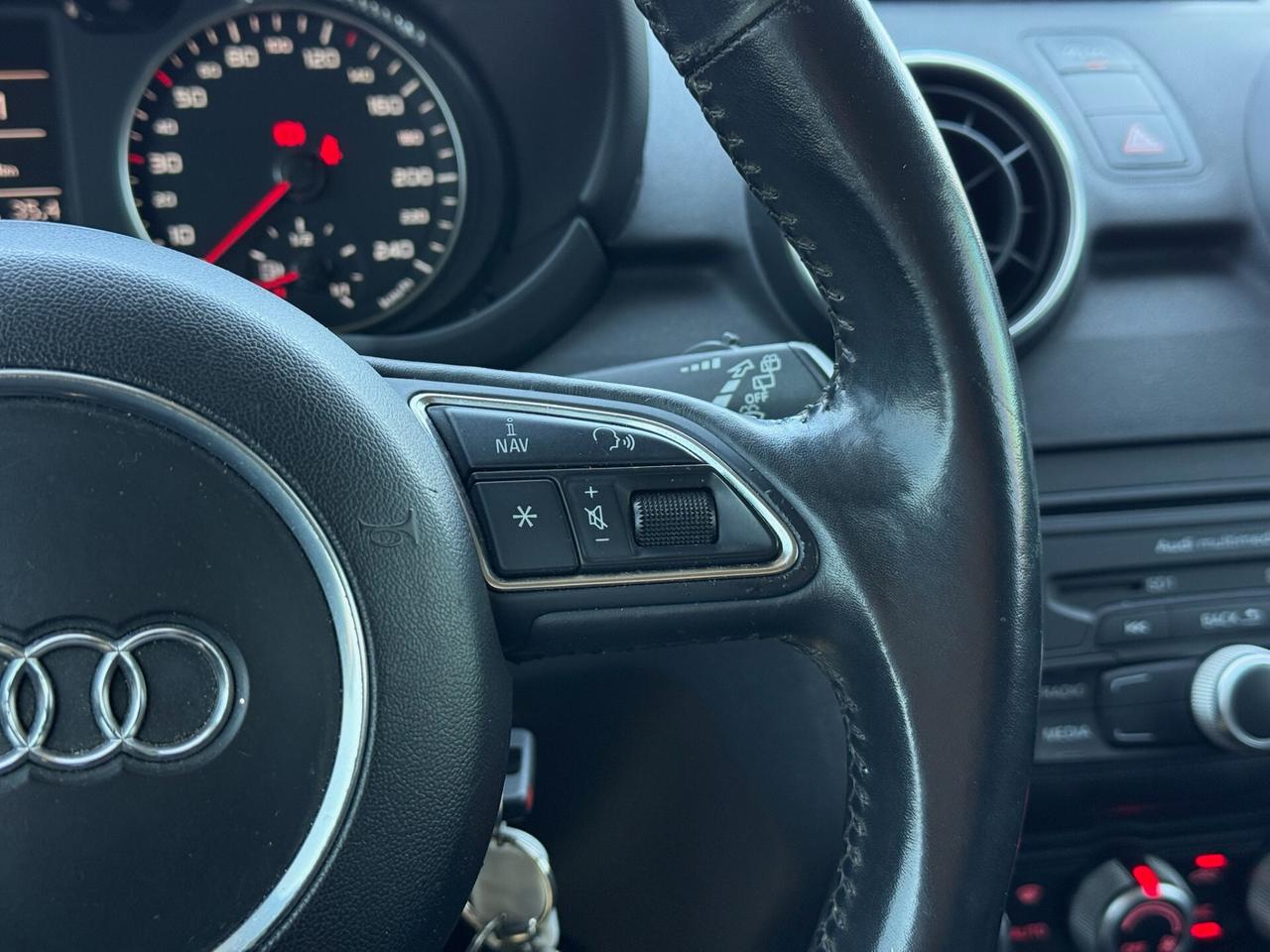 AUDI A1 2013 1.6 TDI 90cv Admired