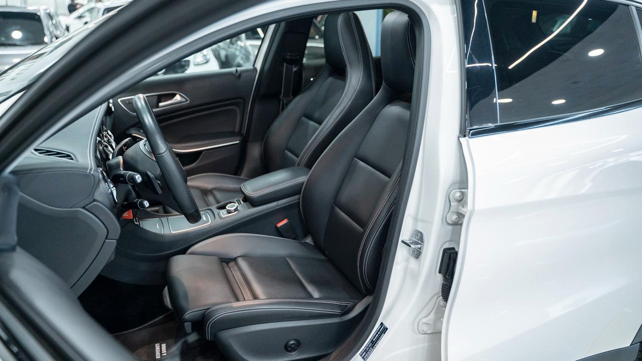 Mercedes-benz GLA 200 D NIGHT EDITION AUTO TETTO CARBONIO NAVI PELLE FULL OPTIONAL