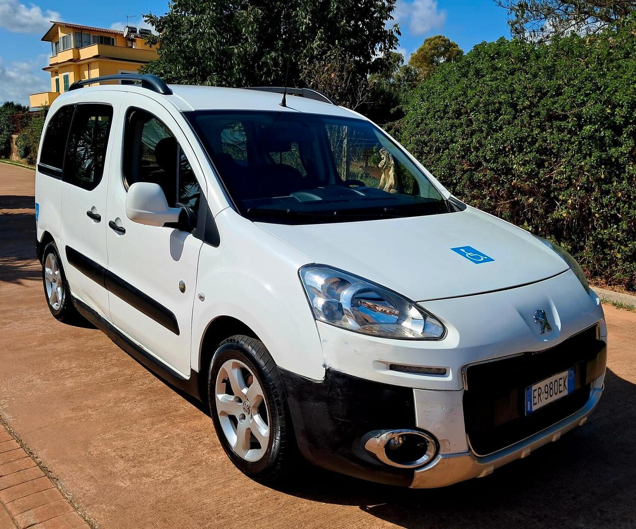 PEUGEOT PARTNER TRASPORTO DISABILI PIANALE RIBASSATO