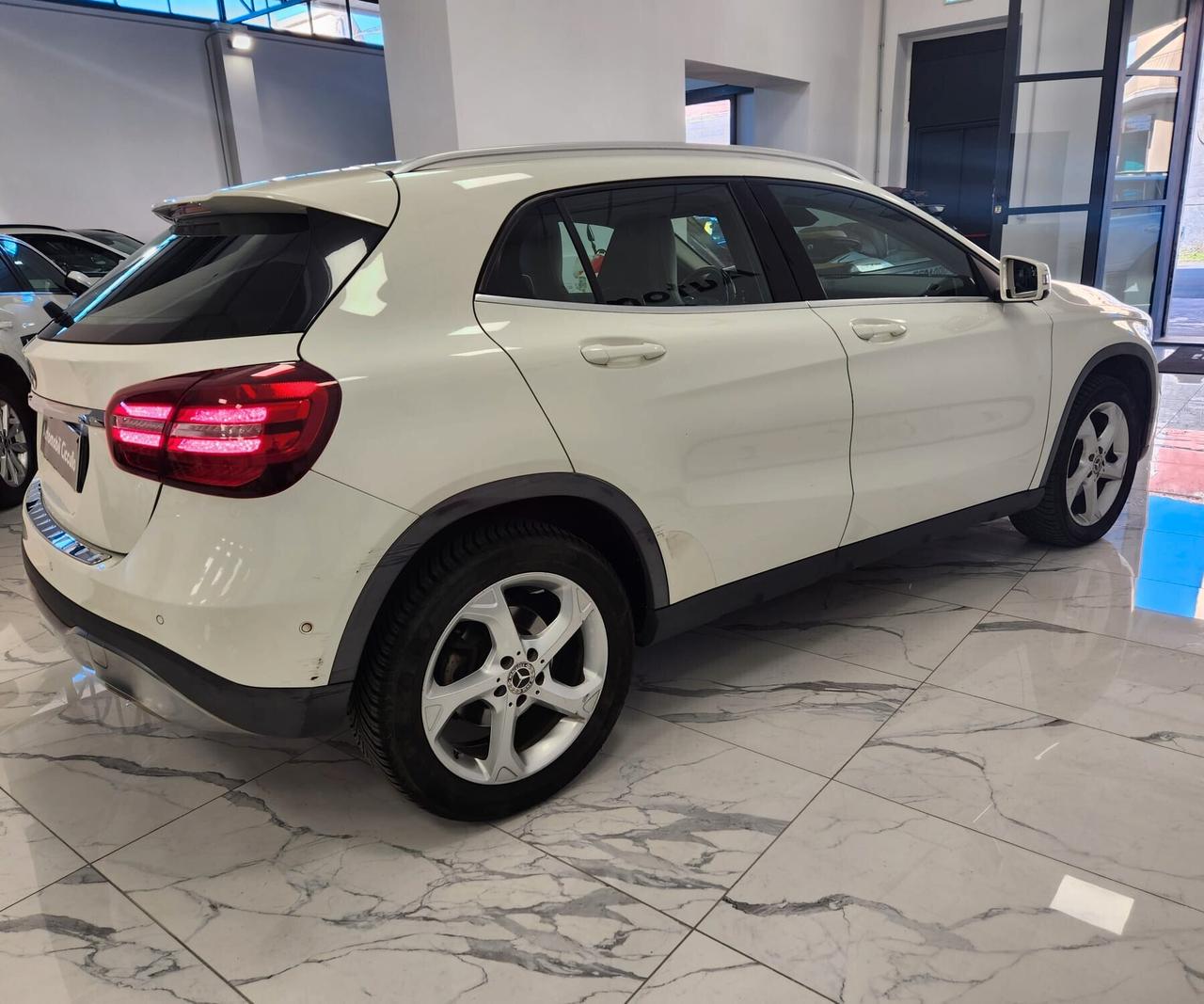 Mercedes-benz GLA 180 d Premium