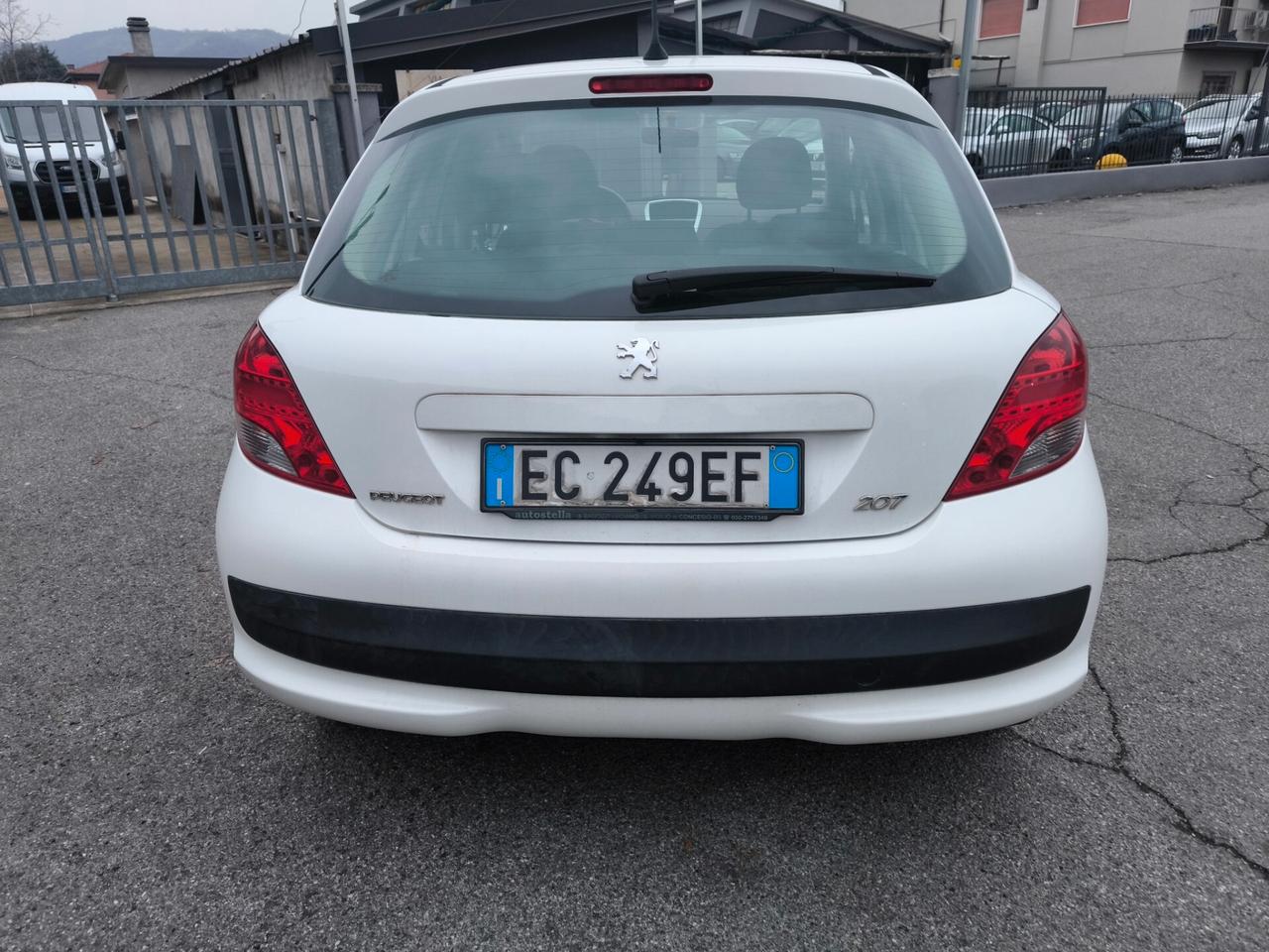 PEUGEOT 207 1,4 BENZINA- OK NEOPATENTATI