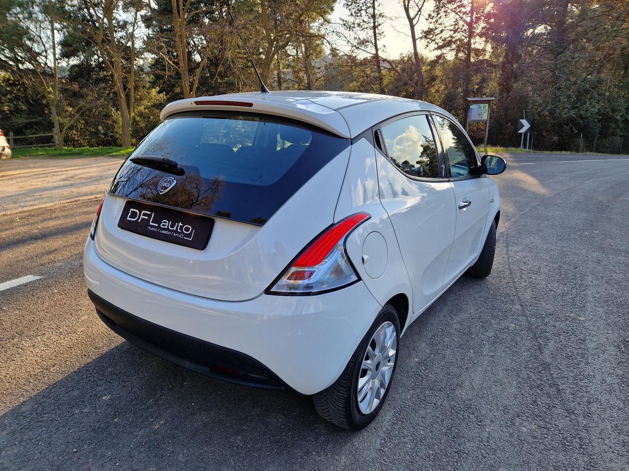Lancia Ypsilon 1.2 69 CV 5 porte S&S Silver