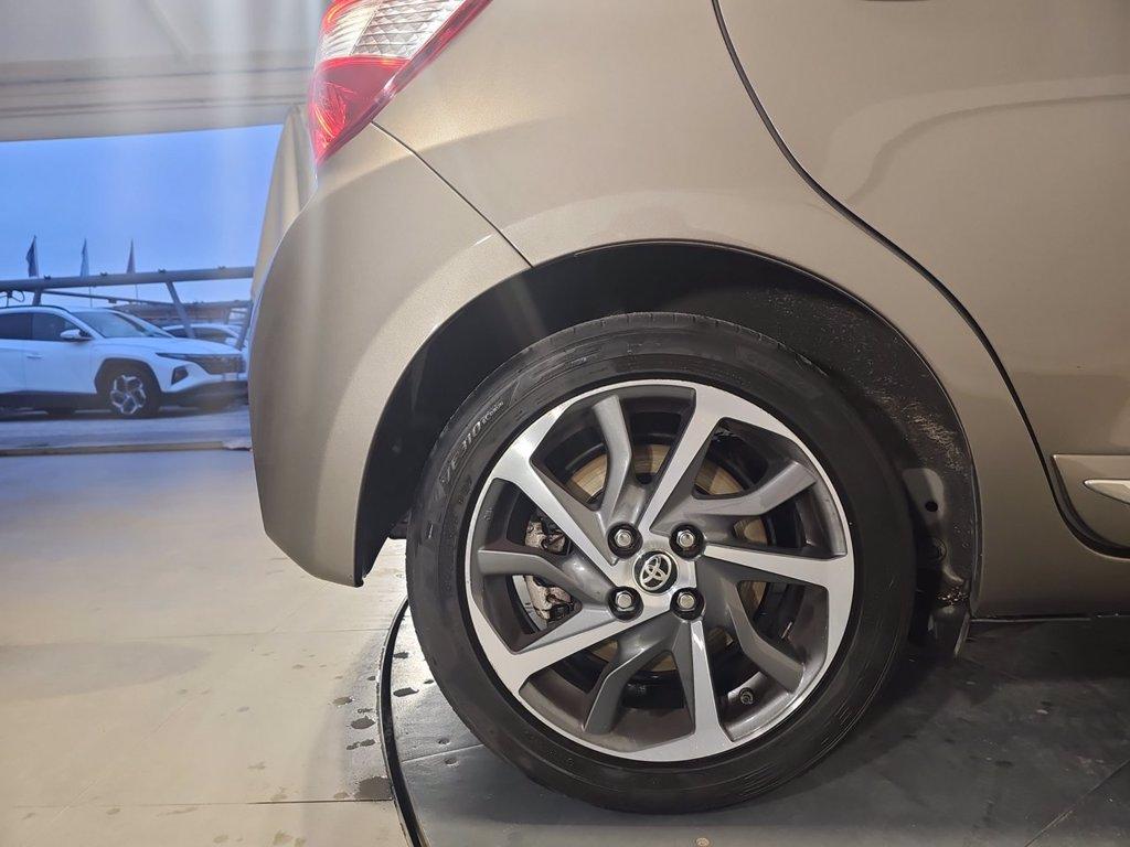 TOYOTA Yaris 5p 1.5h style my18 del 2018