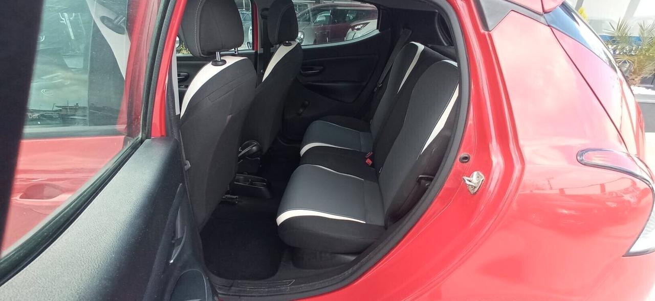 Lancia Ypsilon 2015 ENTRA!
