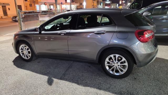 MERCEDES-BENZ GLA 180 d Automatic Business "NAVI"