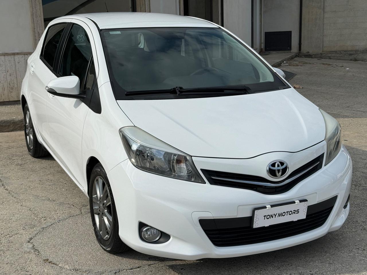 Toyota Yaris 1.4 D-4D 5 porte Lounge (GARANZIA TOYOTA 6 ANNI)