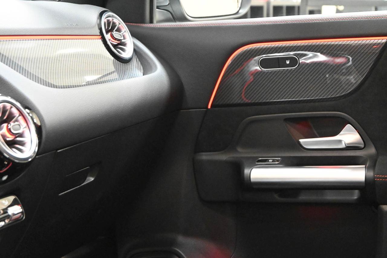 MERCEDES GLA (H247) GLA 200 d Automati...