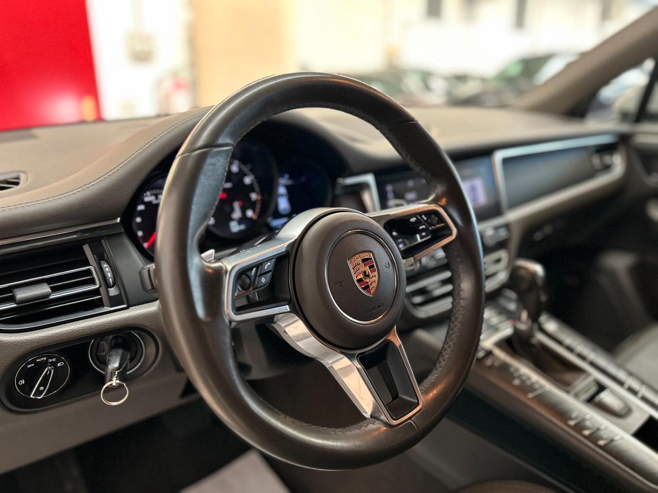 Porsche Macan 2.0 245cv pdk-Dettagli in Descrizione
