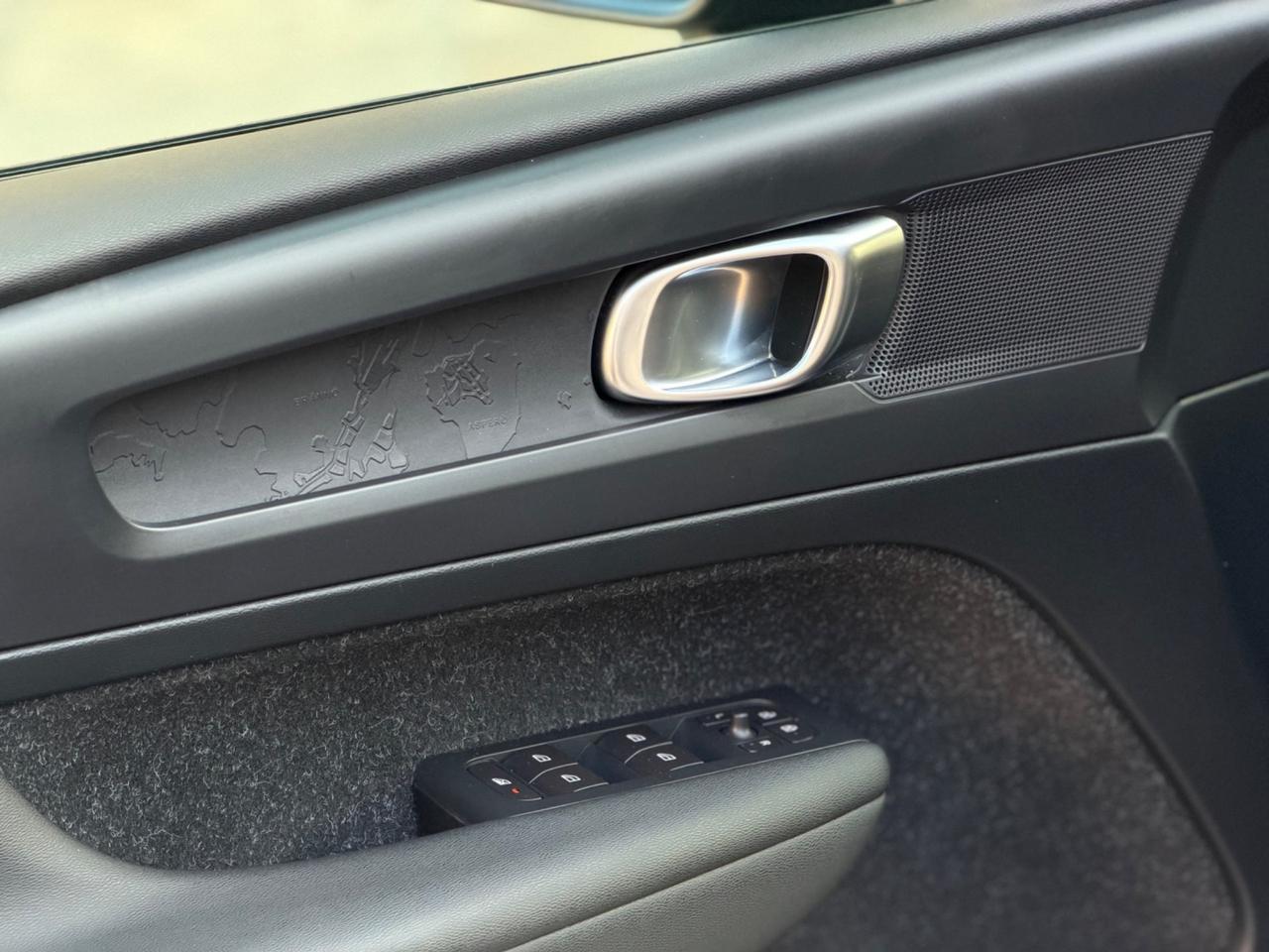 Volvo XC40 D3 R-design 2.0 150 Cv AUTOMATIC LED PELLE