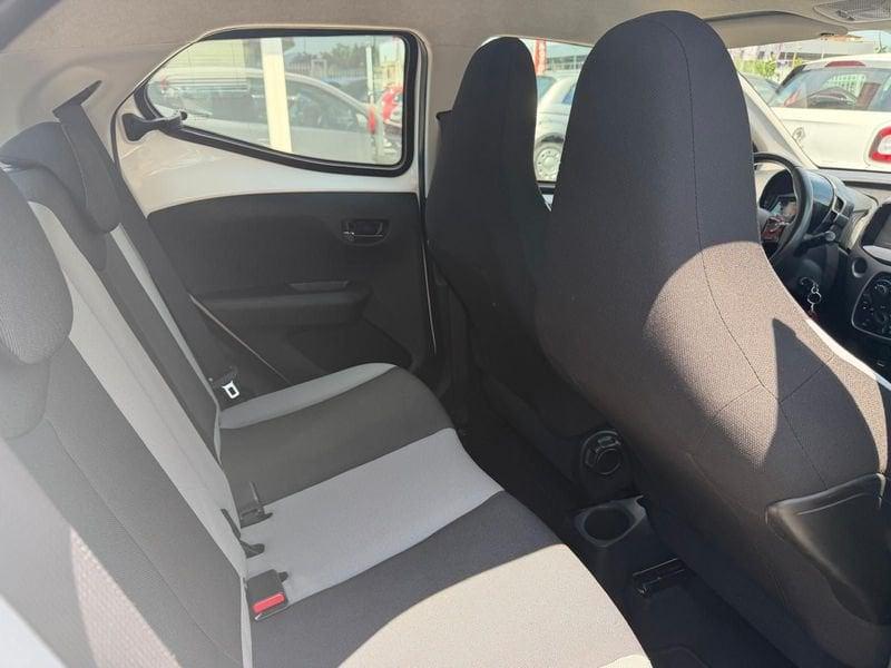 Toyota Aygo 1.0 70 CV x-play, RETRO, CERCHI IN LEGA