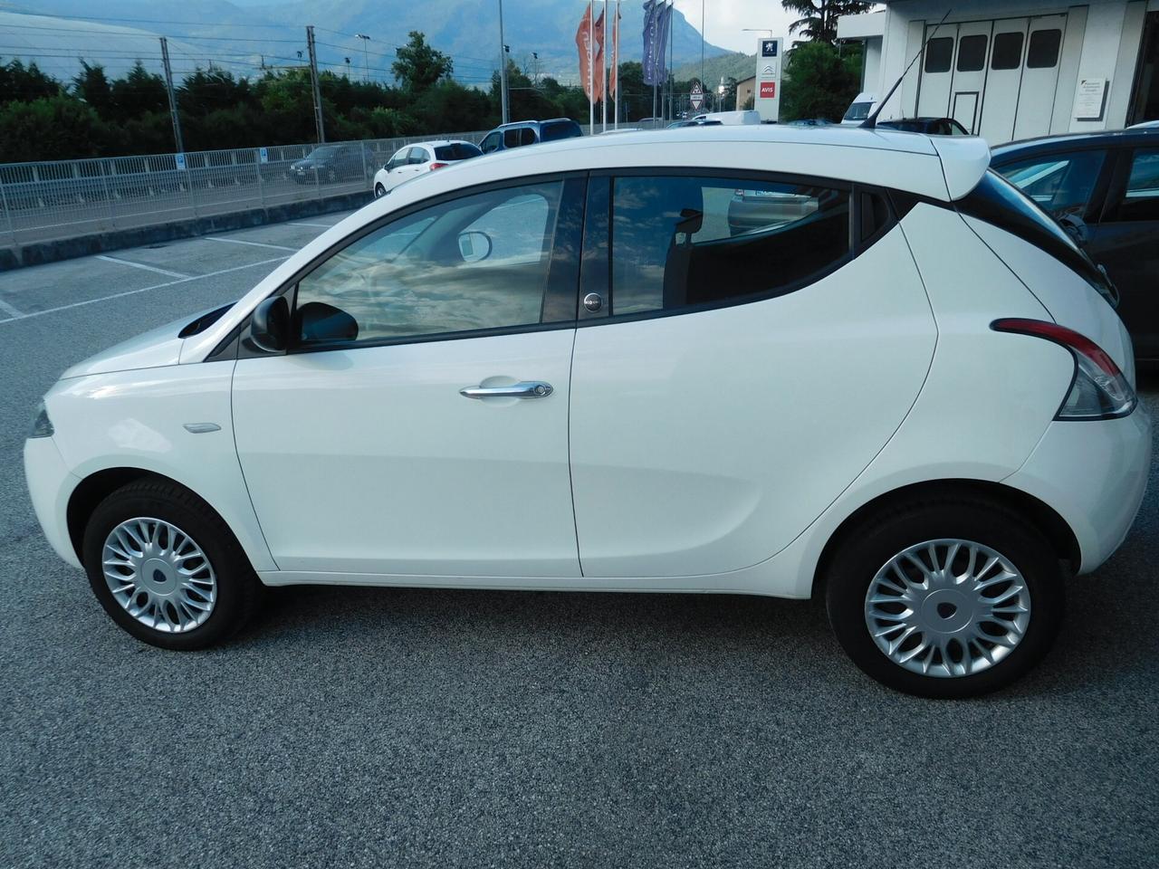 Lancia Ypsilon 0.9 TwinAir 85cv 5pt Metano Ecochic Silver - OK NEOPAT.