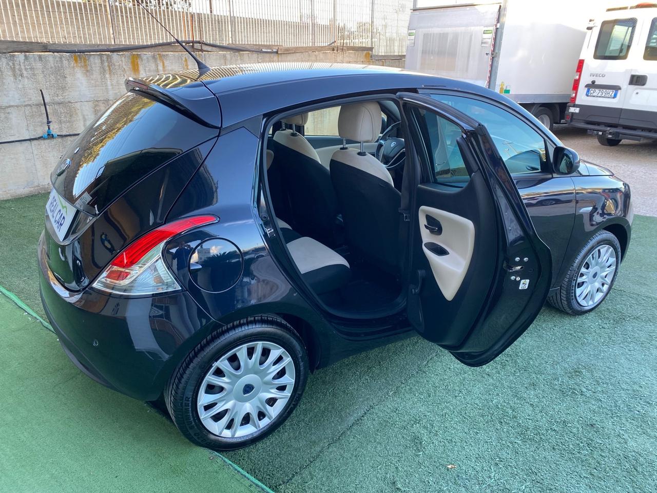 Lancia Ypsilon 1.2 benzina 5 Posti Neopatentati