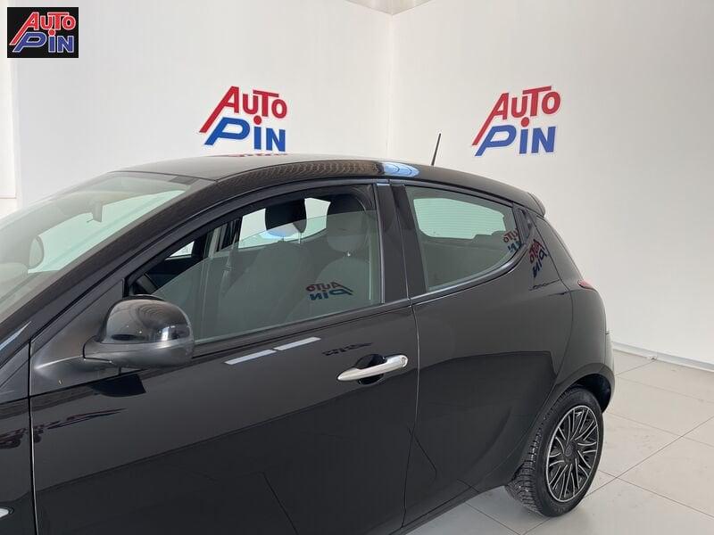 Lancia Ypsilon 1.0 FireFly 5 porte S&S Hybrid Gold *Display*