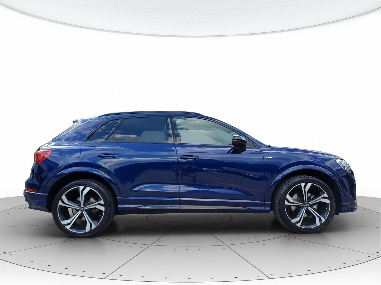 Audi Q3 35 2.0 tdi identity black s-tronic