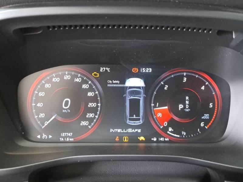VOLVO XC40 D4 AWD GEARTRONIC MOMENTUM PRO SUV
