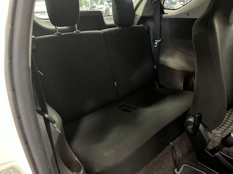 Toyota iQ iQ 1.0 cvt (multidrive)