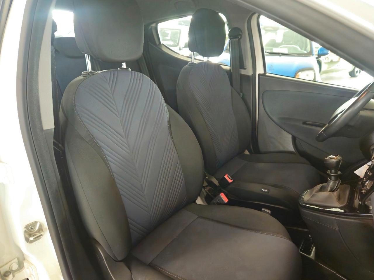 Lancia Ypsilon 1.0 FireFly 5 porte S&S Hybrid Gold