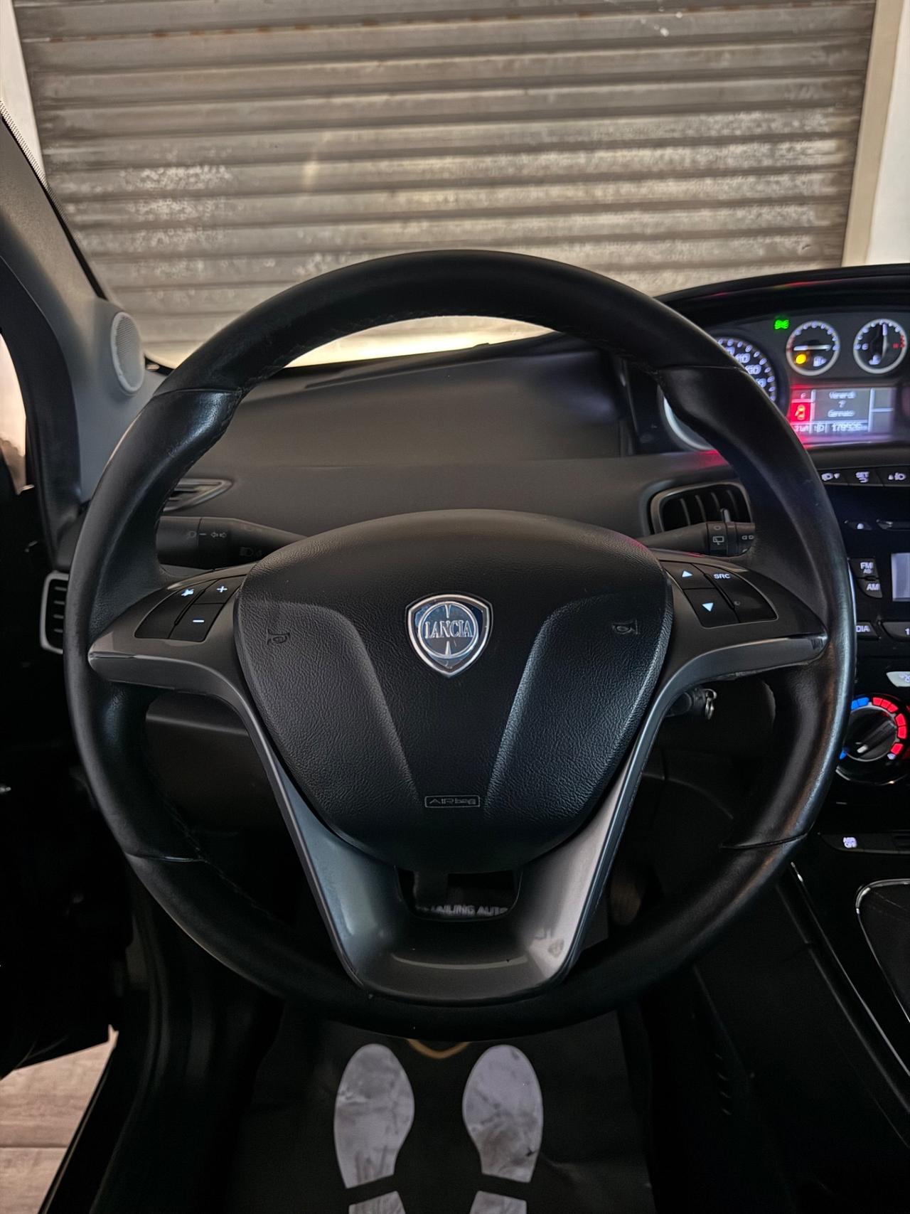 Lancia Ypsilon 1.2 69 CV 5 porte S&S Platinum