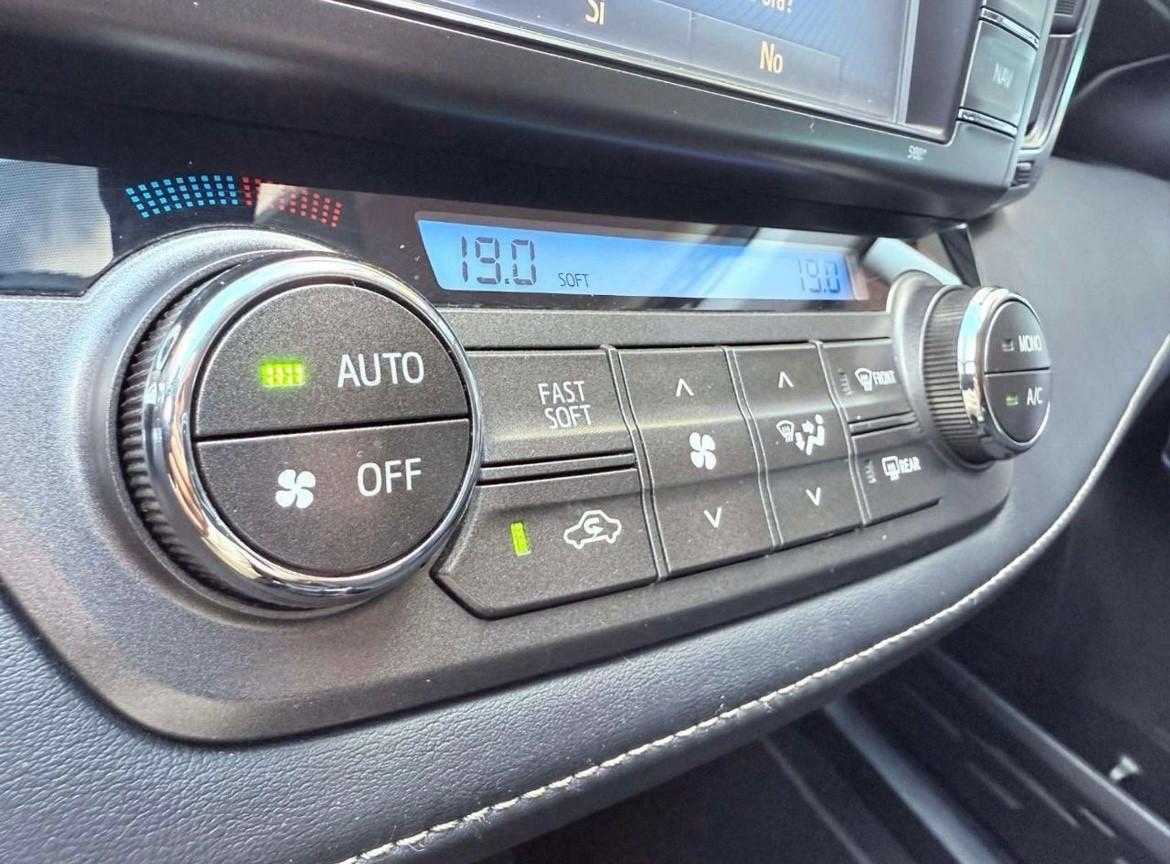 Toyota RAV 4 2.0 D-4D 2WD STYLE KEYLESS NAVI CARBON 18 GARANZIA