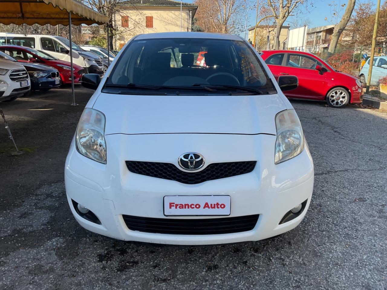 Toyota Yaris 1.0 5 porte Luxury OK NEOPATENTATI