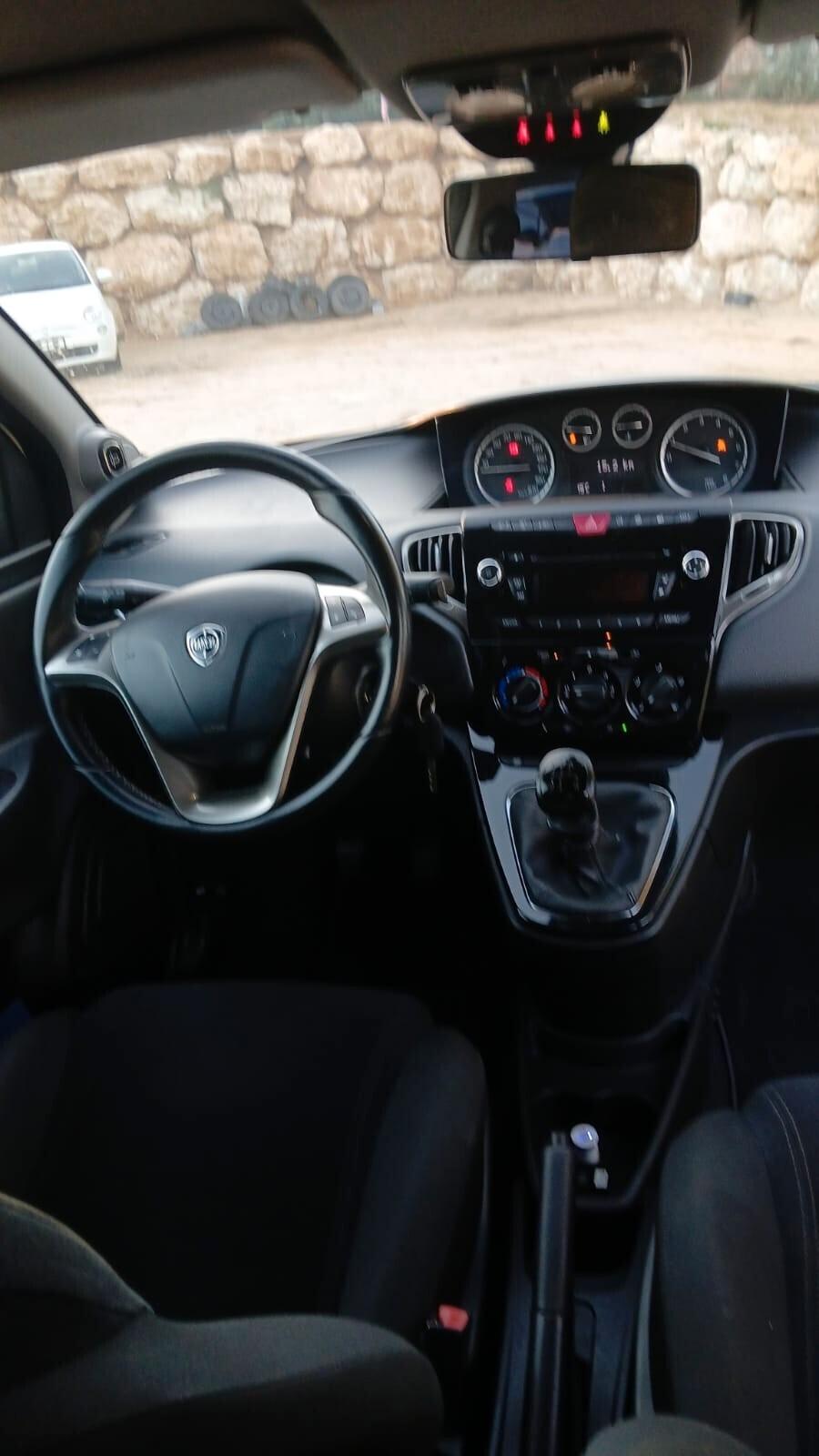 Lancia Ypsilon 1.2 69 CV 5 porte 2014