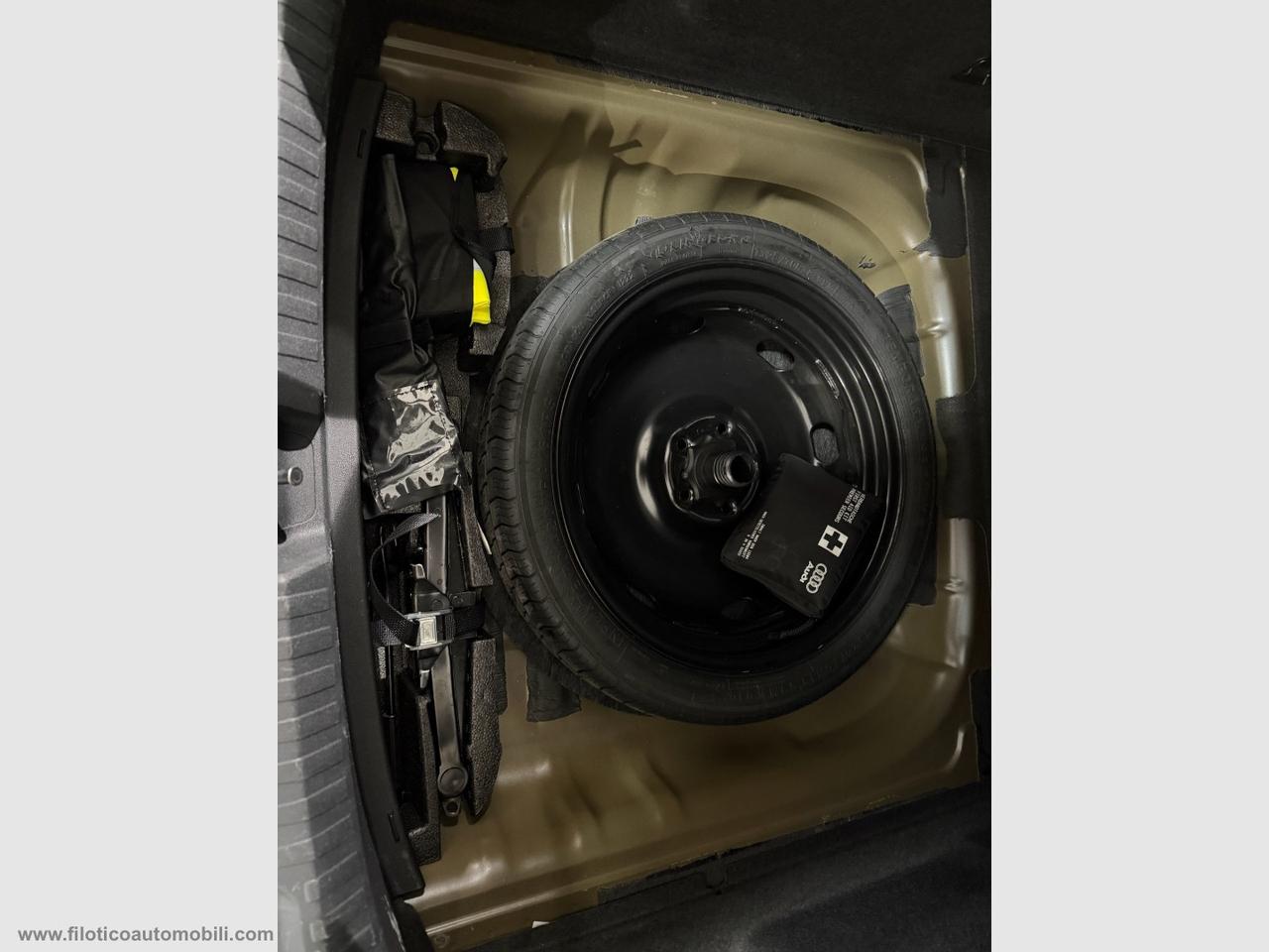 AUDI A3 Sedan 30 TDI S tronic Business COCKPIT - NAVI - RUOTINO