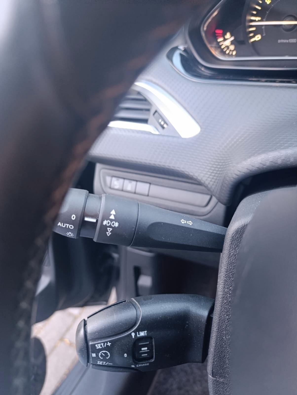 Peugeot 208 PureTech 82 ETG5 S&S 5 porte Allure